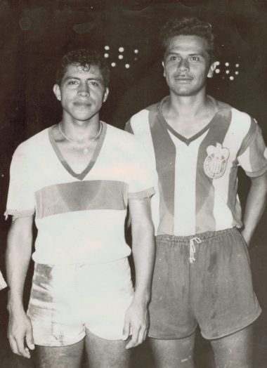 Agustín Coruco Díaz con Chava Reyes del Guadalajara